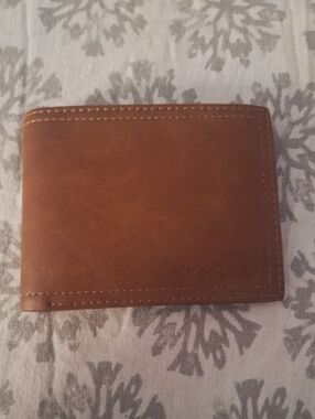 Dockers Brown Leather Bifold Wallet with Contrast Stitching